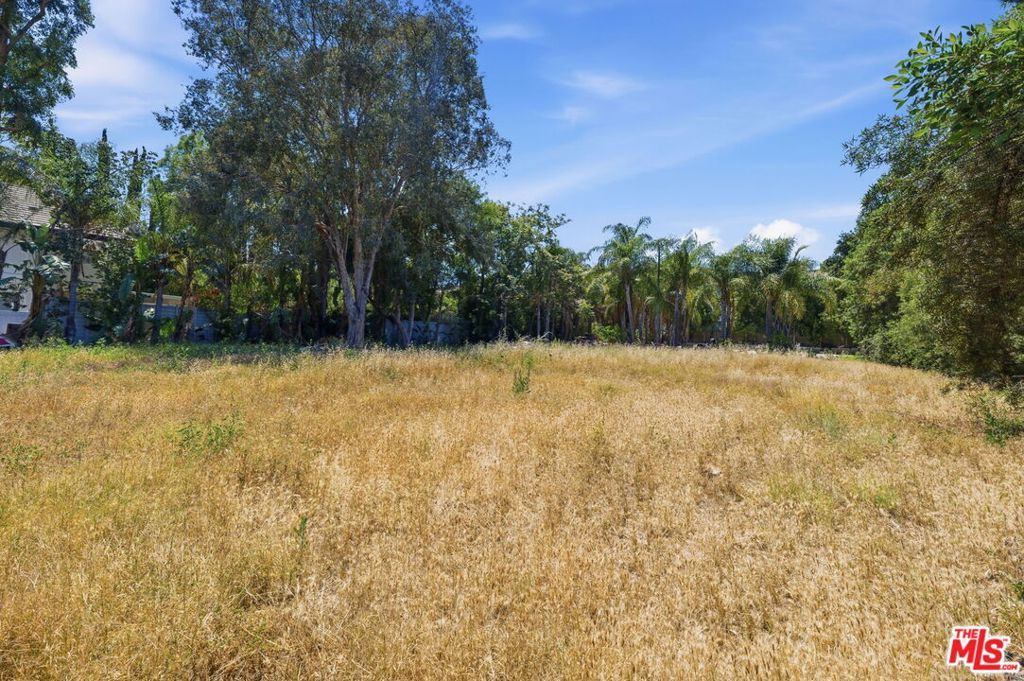 5457 Encino Avenue Property Photo 8