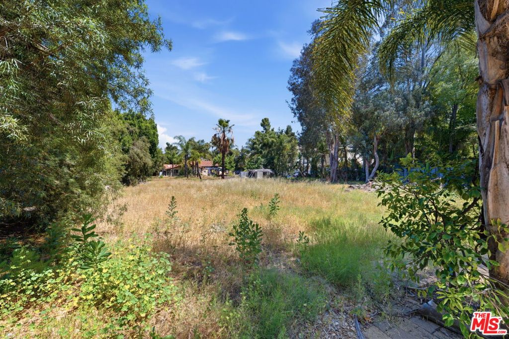 5457 Encino Avenue Property Photo 9
