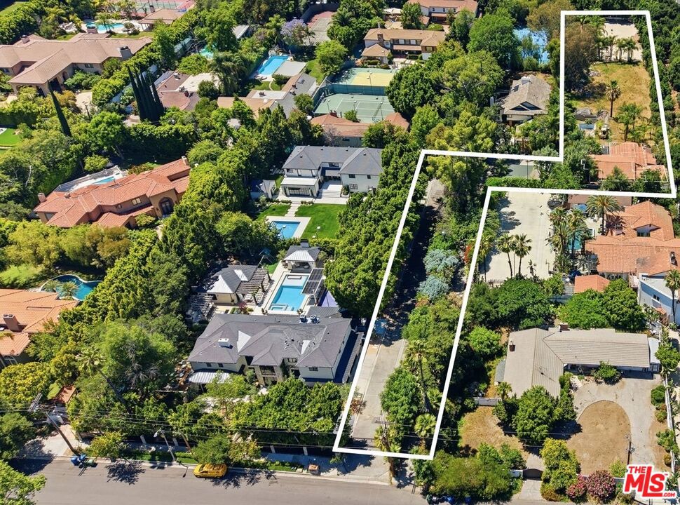 5457 Encino Avenue Property Photo 13