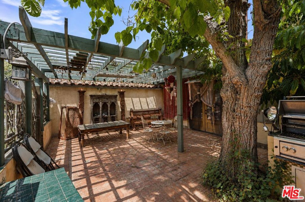 5457 Encino Avenue Property Photo 20
