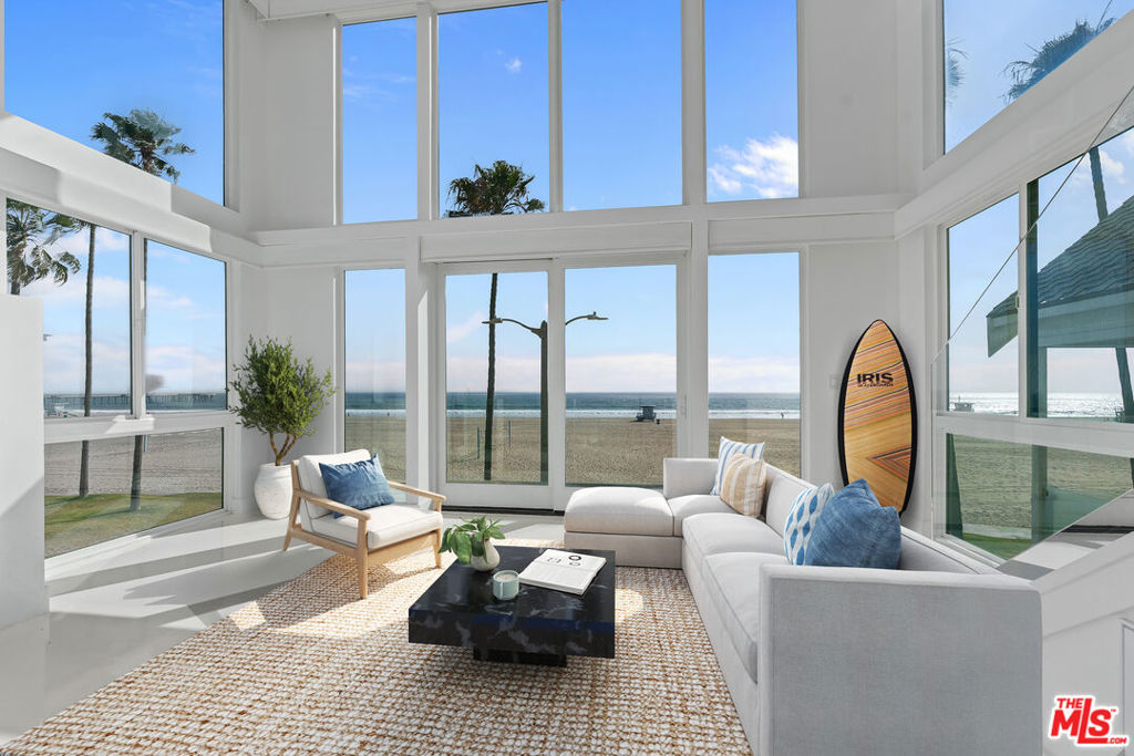 2419 Ocean Front Walk Property Photo 1