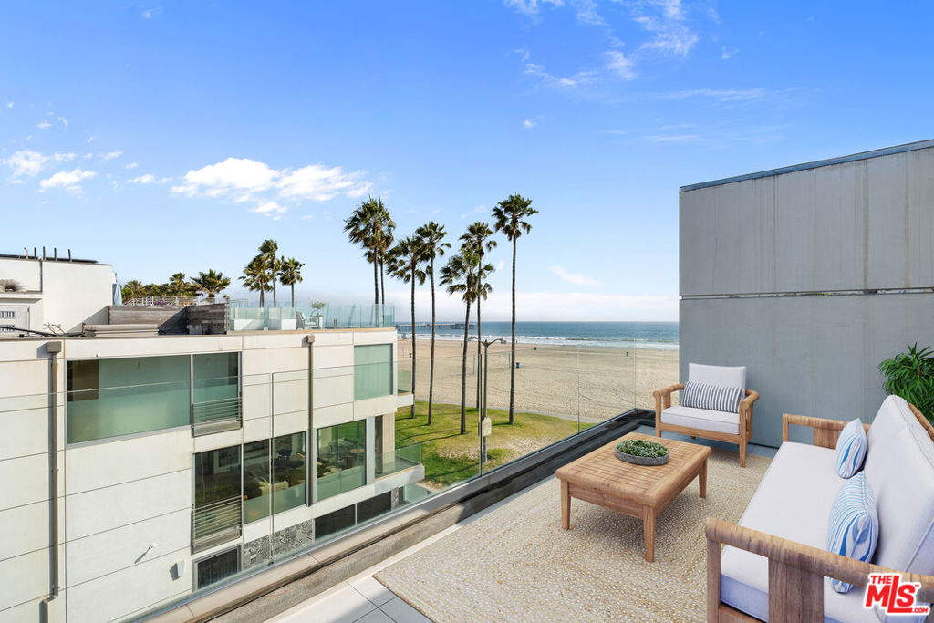 2419 Ocean Front Walk Property Photo 9