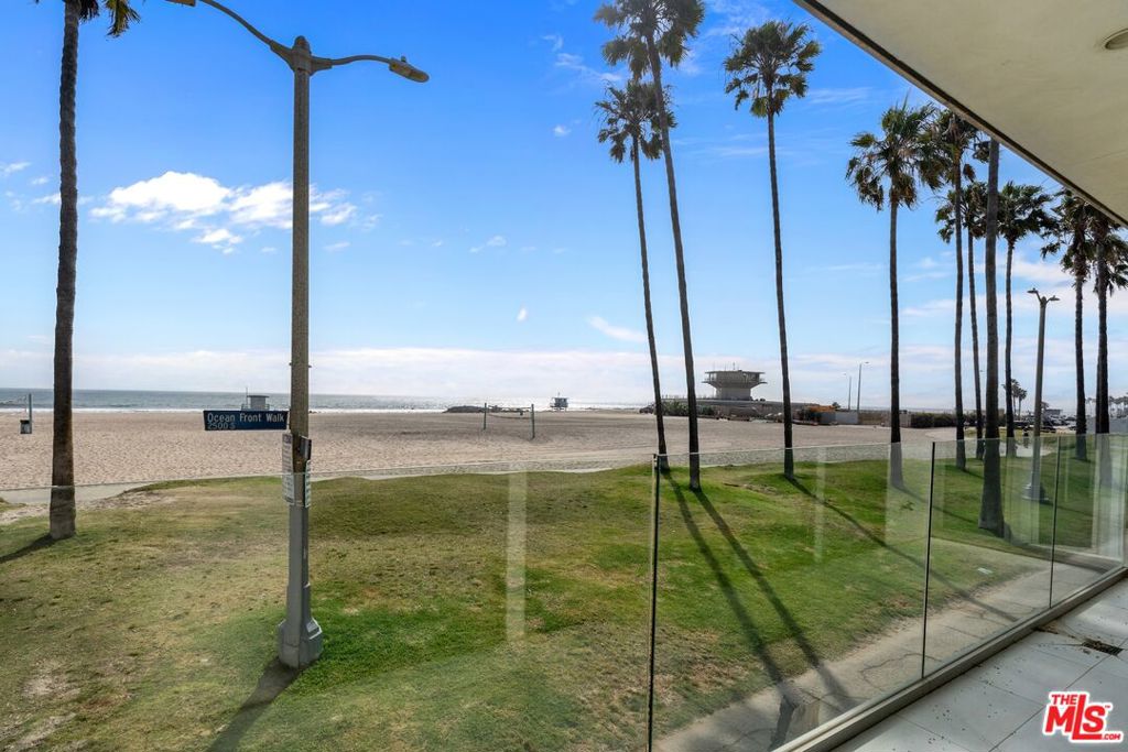 2419 Ocean Front Walk Property Photo 23
