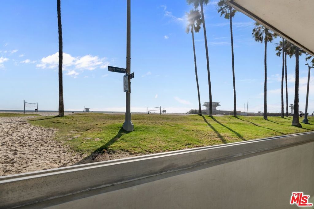 2419 Ocean Front Walk Property Photo 42