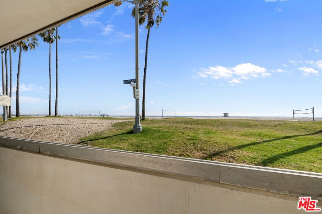 2419 Ocean Front Walk Property Photo 43