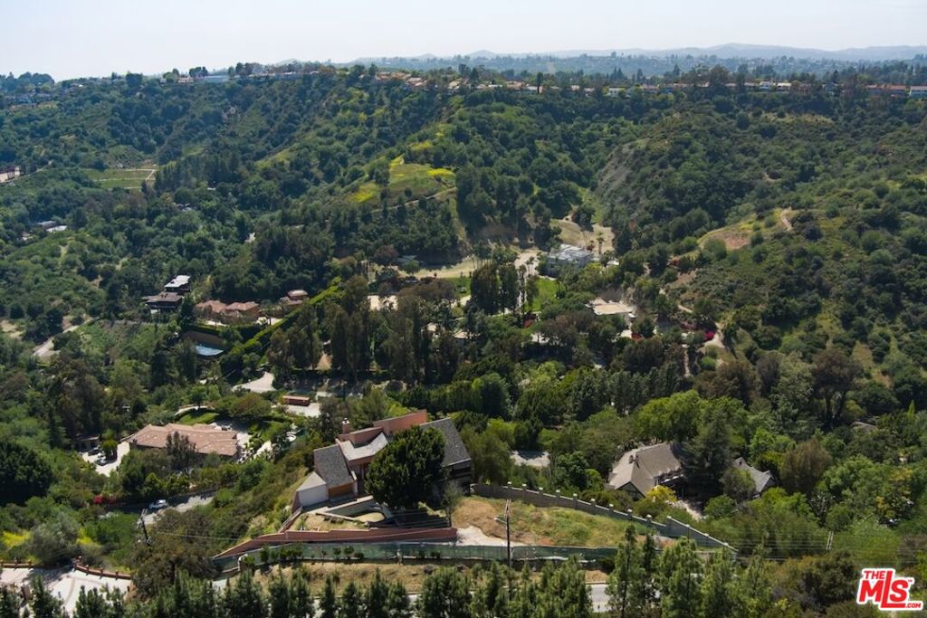3025 Benedict Canyon Drive Property Photo 6