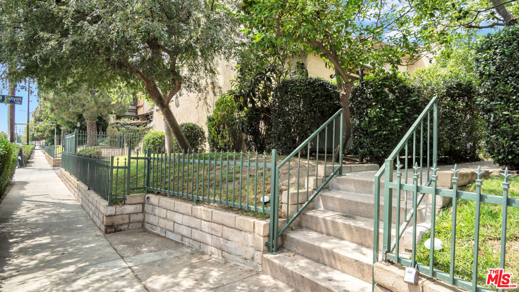 13567 Valerio Street C Property Photo 33