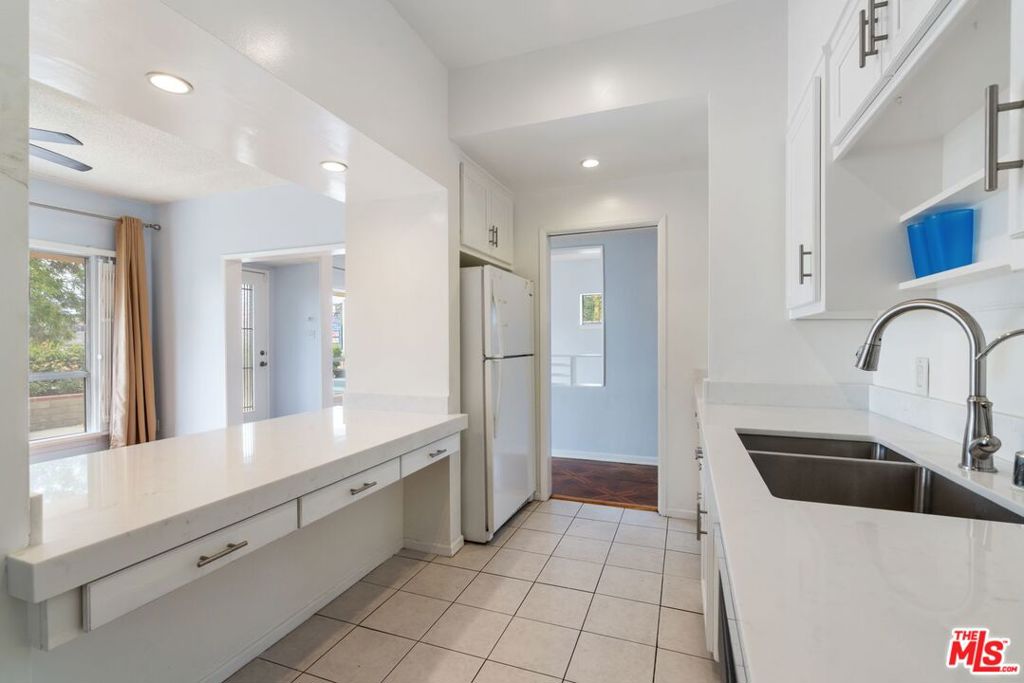 6423 Lexington Avenue Property Photo 7