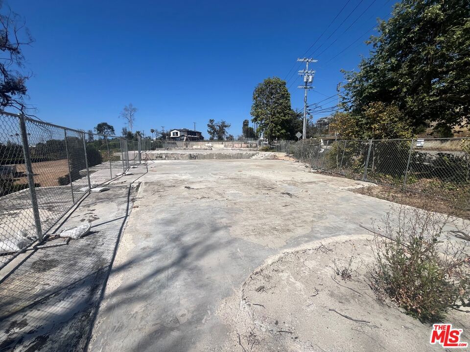 16450 W Sunset Boulevard Property Photo 7