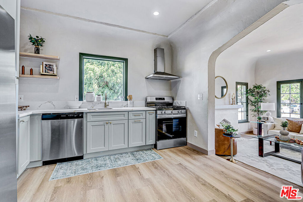 1803 S Sycamore Avenue Property Photo 14