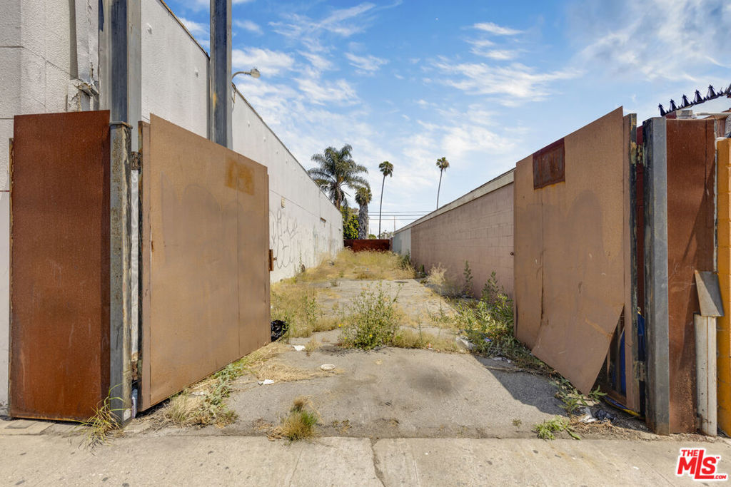 8732 S Western Avenue Property Photo 3