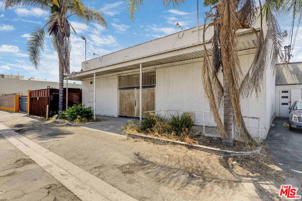 8732 S Western Avenue Property Photo 9