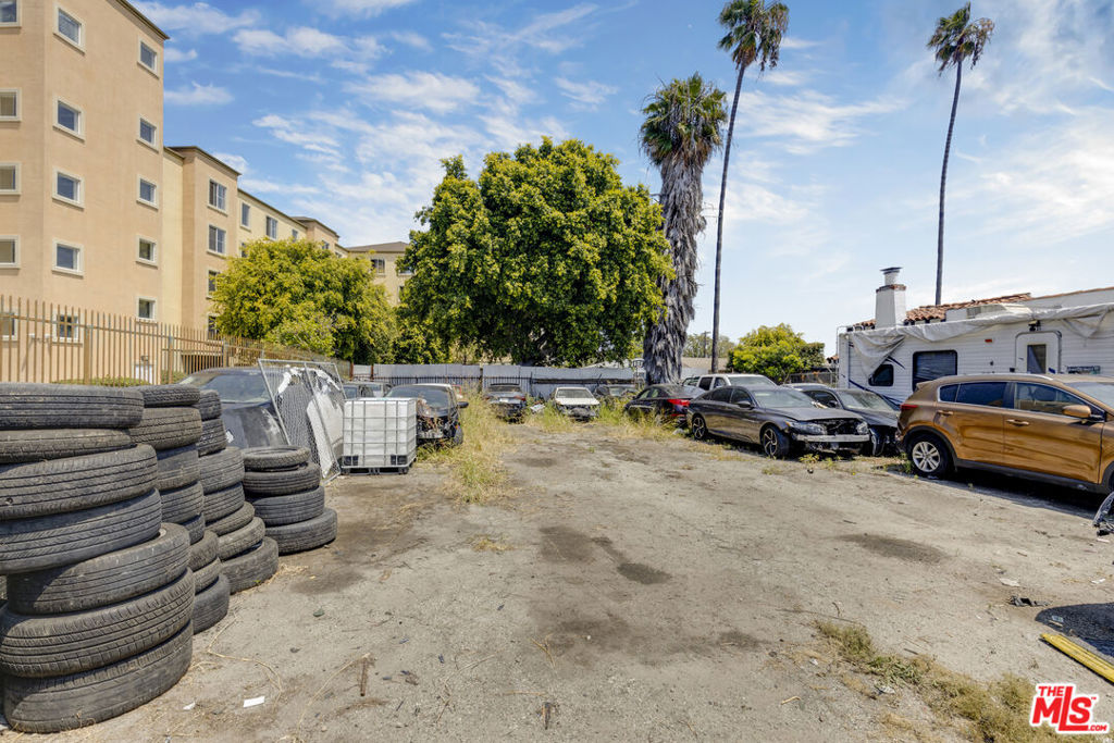 8732 S Western Avenue Property Photo 12
