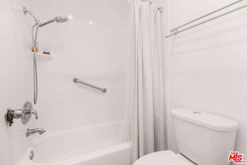 525 N Sycamore Avenue 301 Property Photo 12