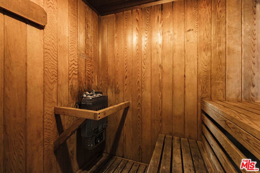 525 N Sycamore Avenue 301 Property Photo 22