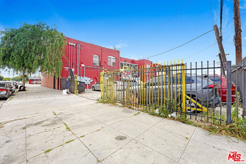 5151 S Vermont Avenue Property Photo 18