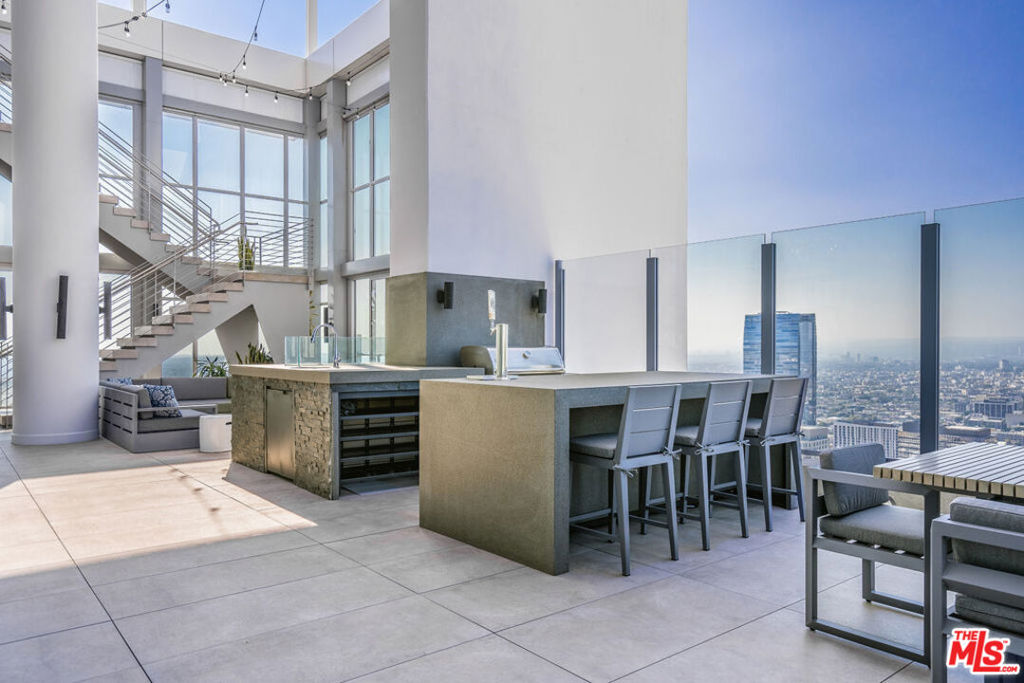 825 S Hill Street Penthouse Property Photo 8