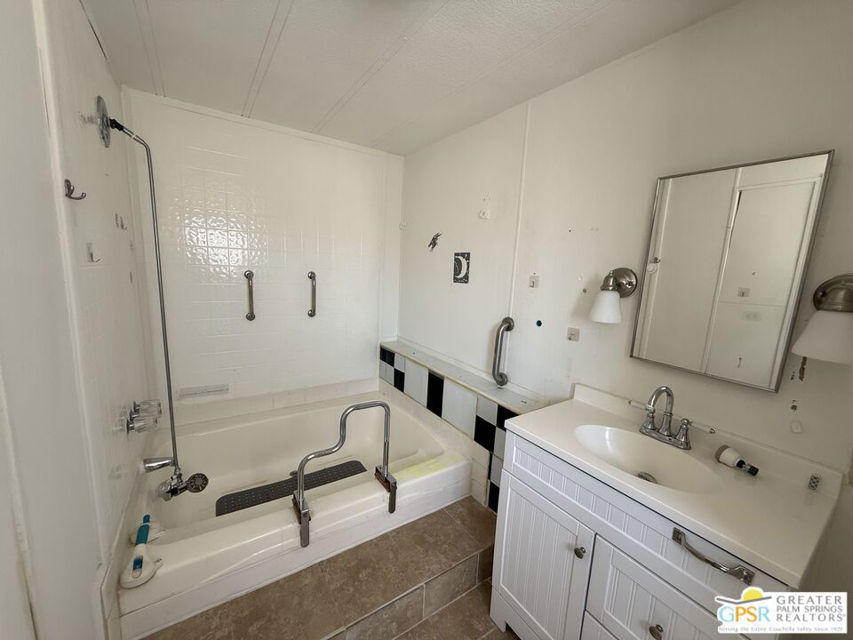 15500 Bubbling Wells Road 111 Property Photo 10