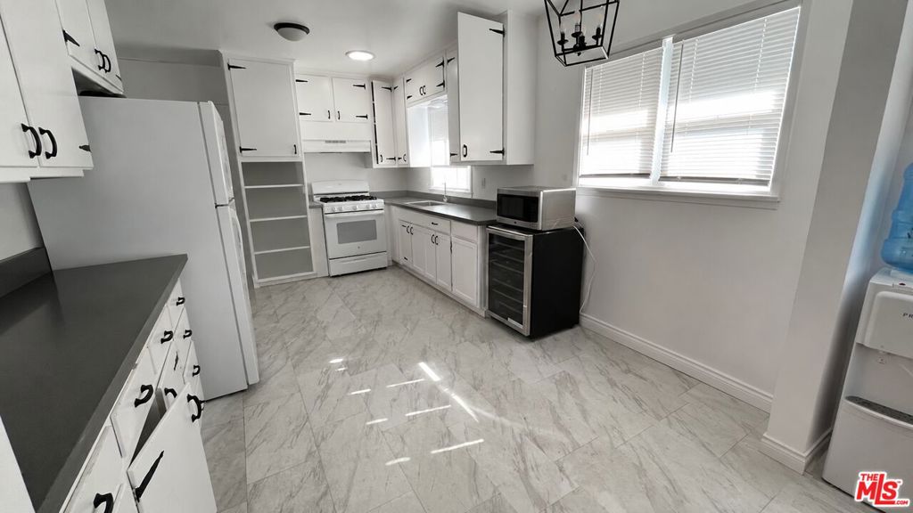 2730 Arlington Avenue B Property Photo 5