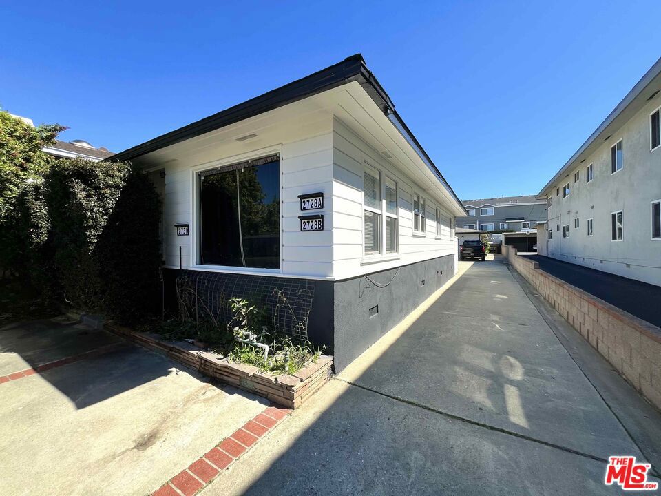 2730 Arlington Avenue B Property Photo 6