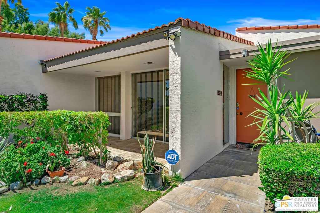 2527 N Whitewater Club Drive A Property Photo 4