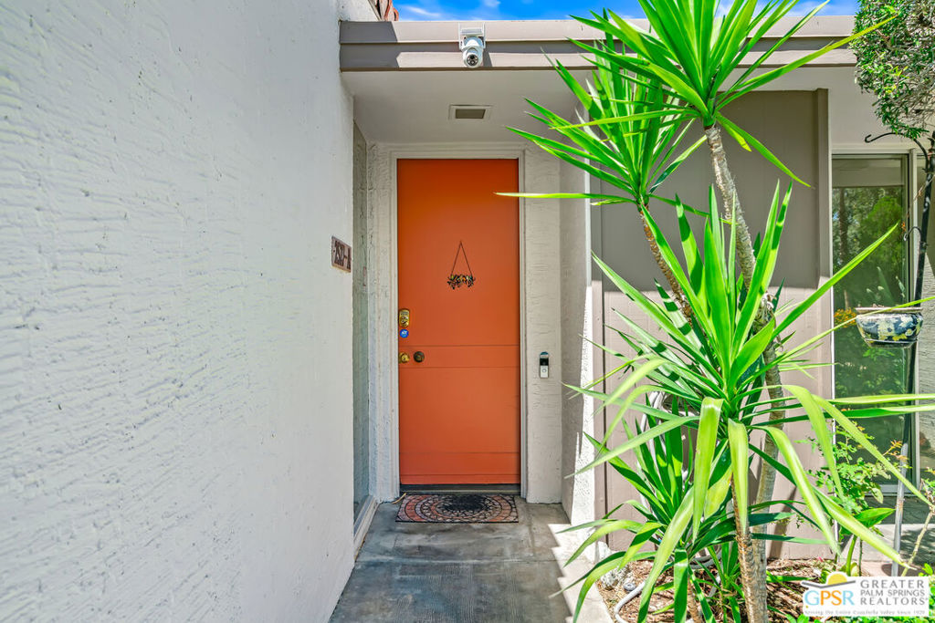 2527 N Whitewater Club Drive A Property Photo 5