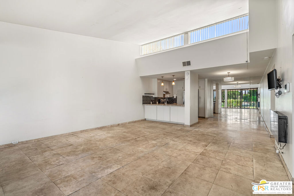2527 N Whitewater Club Drive A Property Photo 6
