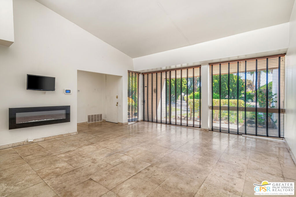 2527 N Whitewater Club Drive A Property Photo 7