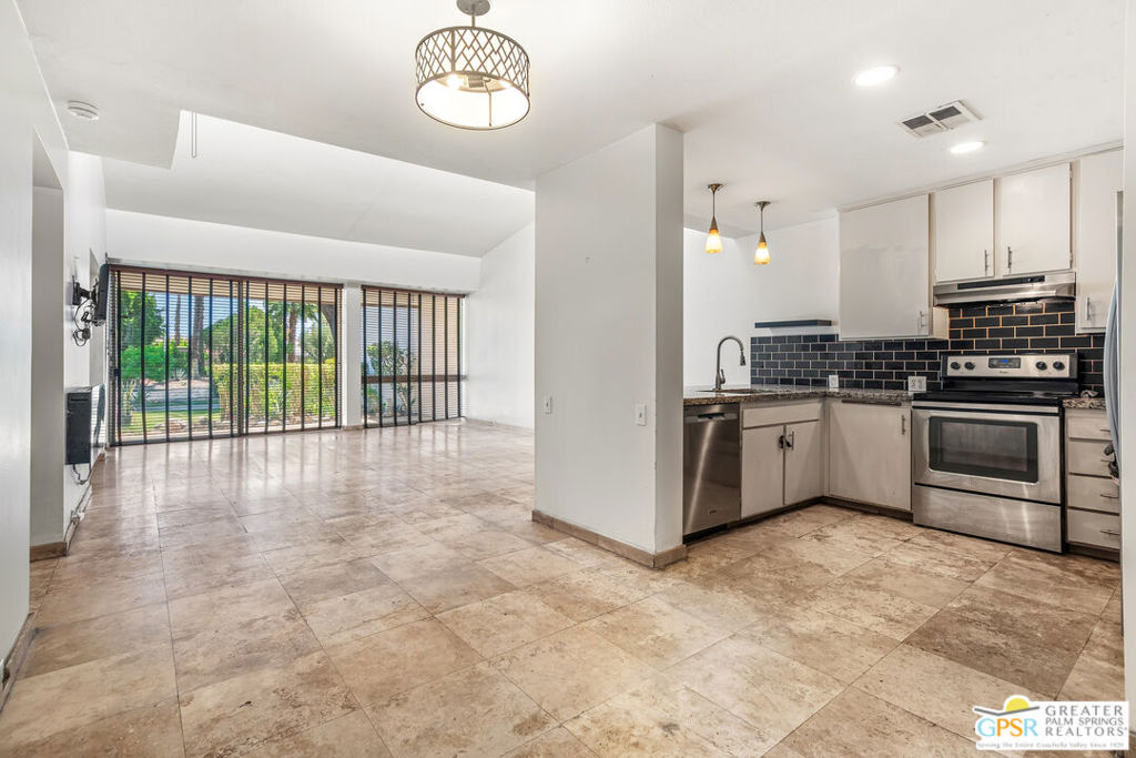 2527 N Whitewater Club Drive A Property Photo 15