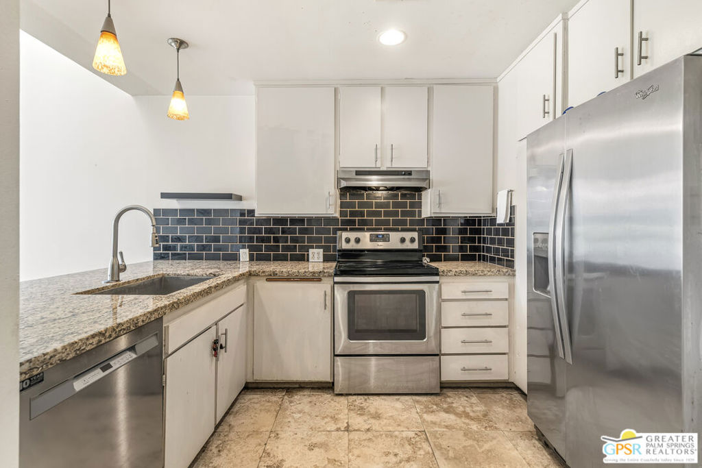 2527 N Whitewater Club Drive A Property Photo 17