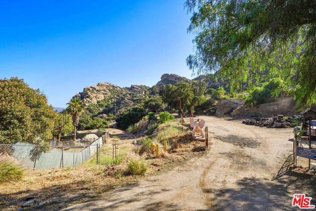 670 Bryant Drive Property Photo 12