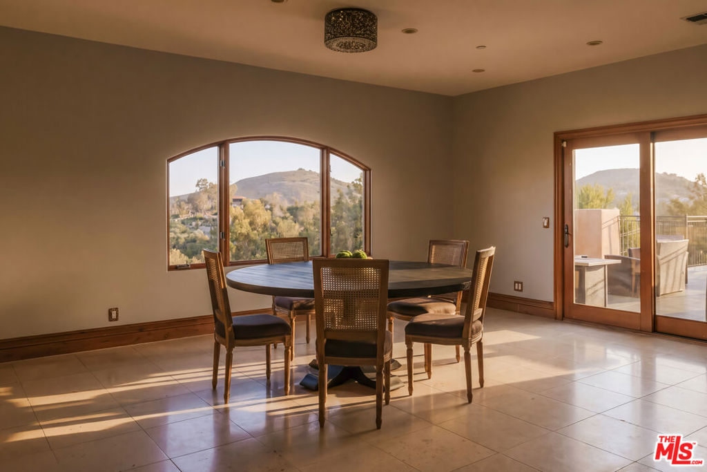 24410 Mulholland Highway Property Photo 5