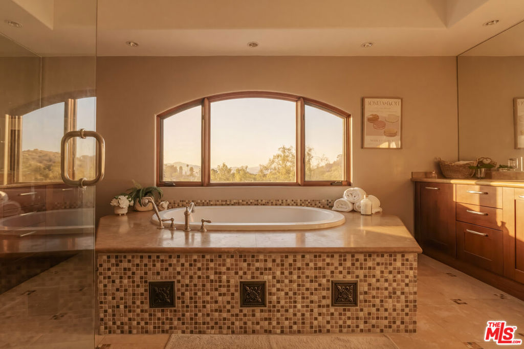 24410 Mulholland Highway Property Photo 14