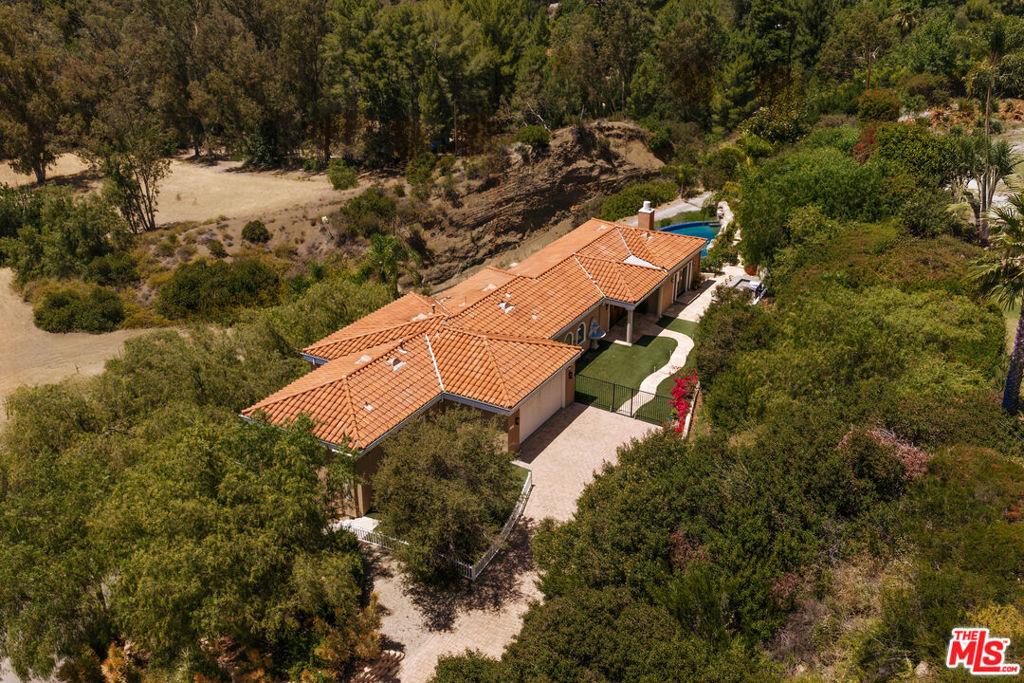 24410 Mulholland Highway Property Photo 26