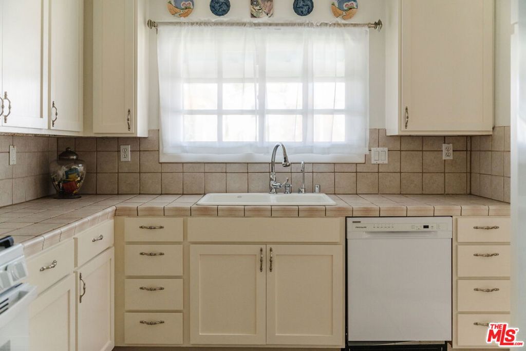 1502 S Crescent Heights Boulevard Property Photo 22