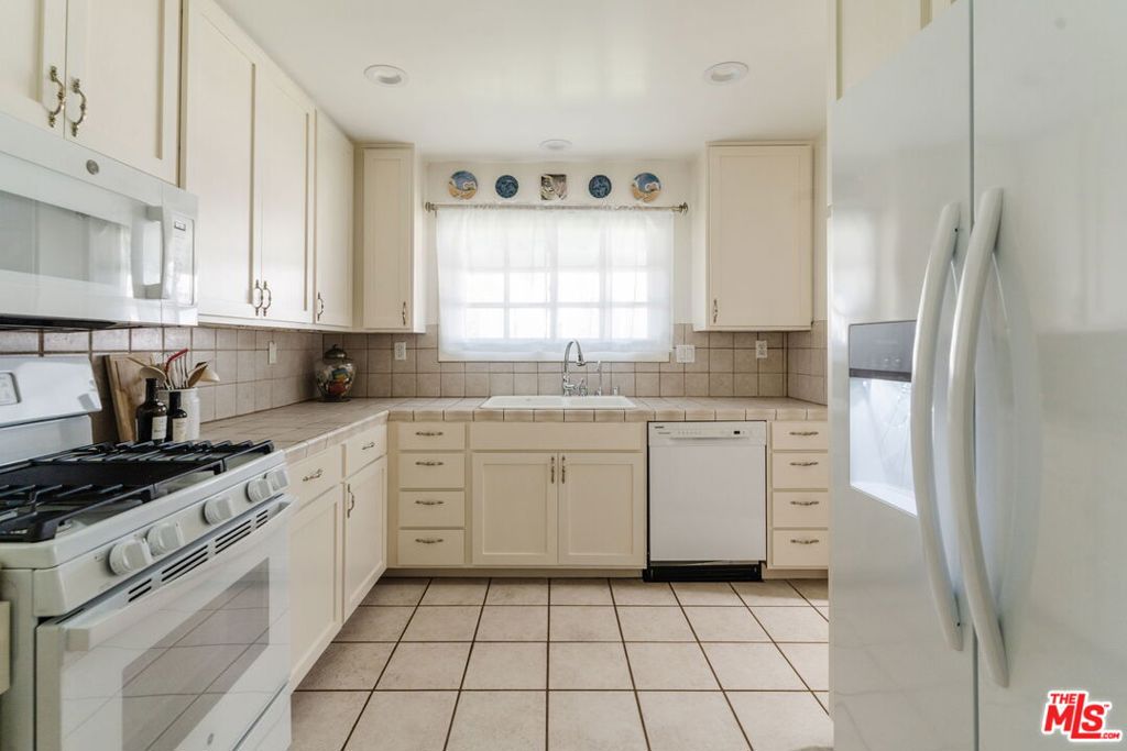 1502 S Crescent Heights Boulevard Property Photo 23