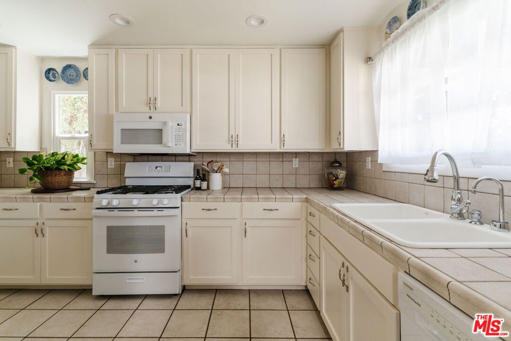1502 S Crescent Heights Boulevard Property Photo 25