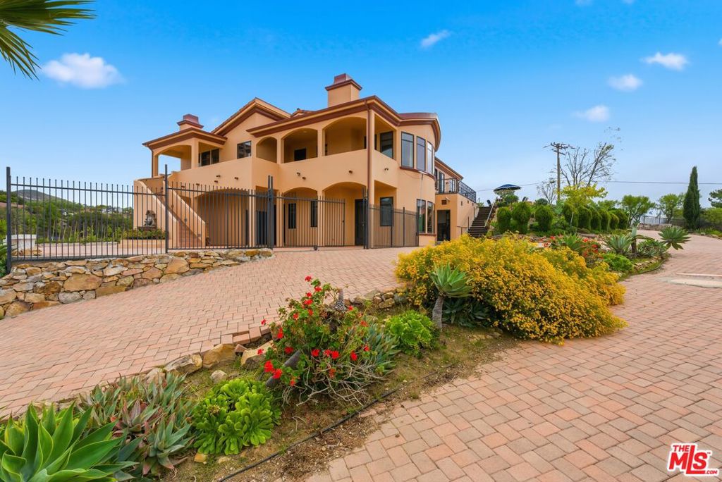 10825 Pacific View Drive Property Photo 4