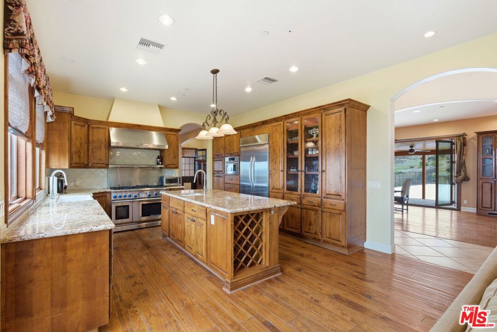 10825 Pacific View Drive Property Photo 10