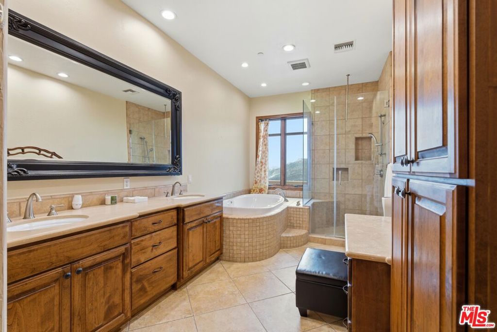 10825 Pacific View Drive Property Photo 15