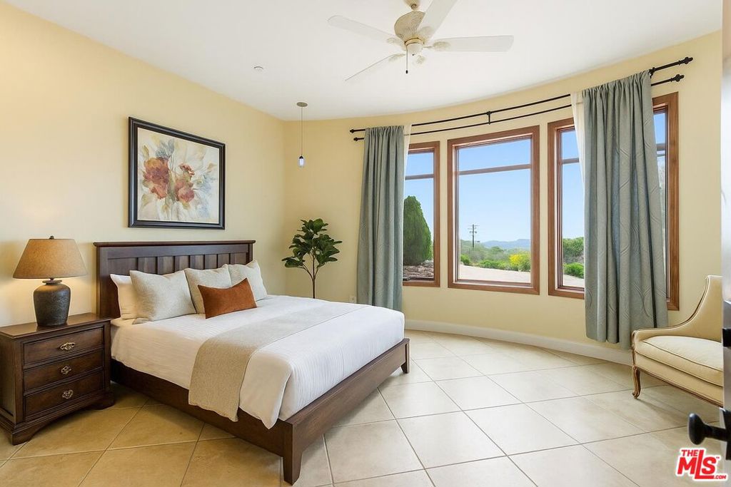 10825 Pacific View Drive Property Photo 16