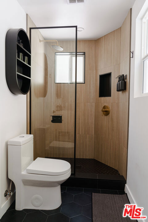 2209 N Gower Street Property Photo 25