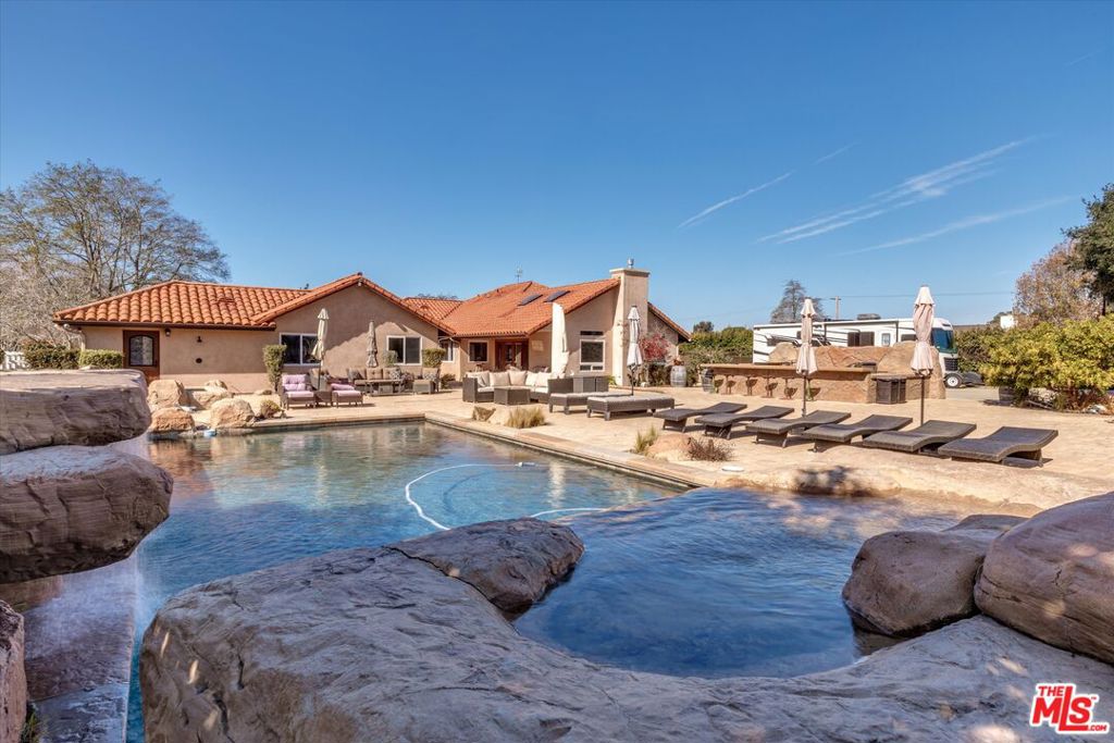 4828 Paint Horse Trail Property Photo 3