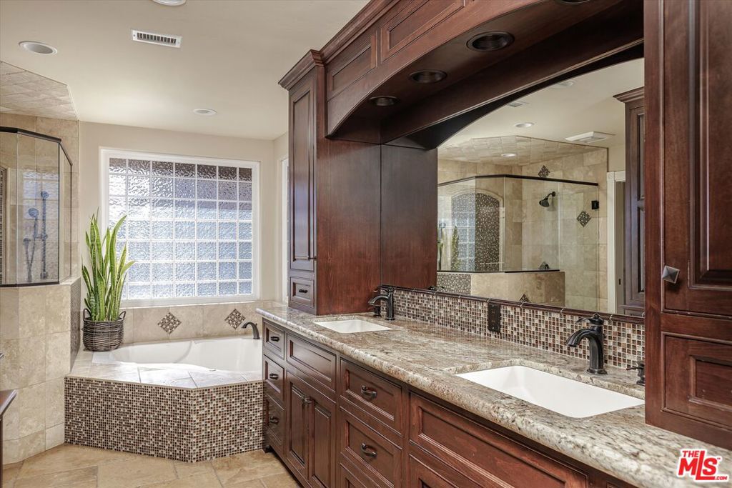 4828 Paint Horse Trail Property Photo 19