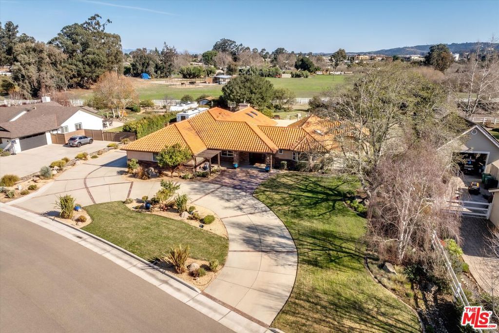 4828 Paint Horse Trail Property Photo 47