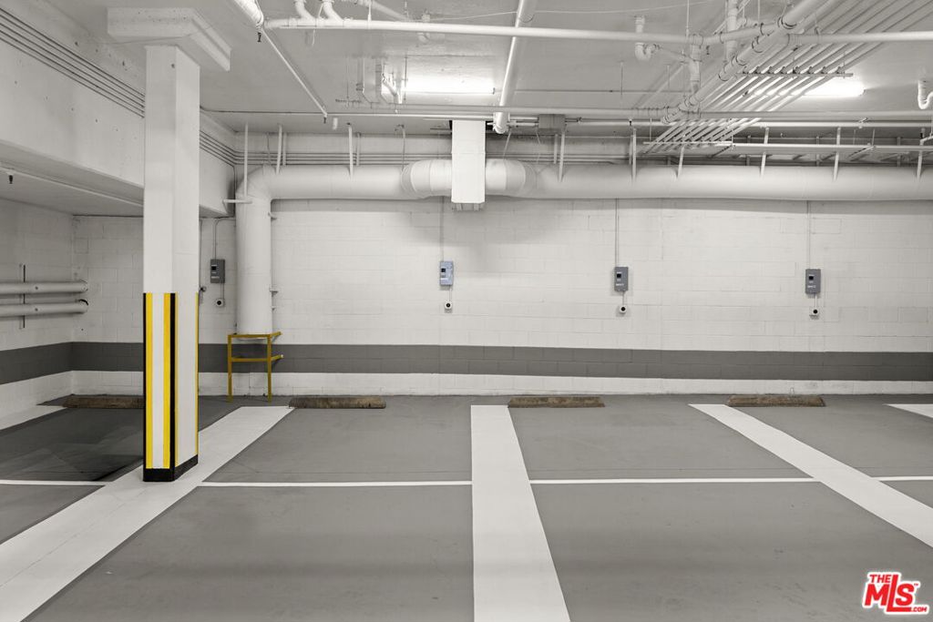 11923 Gorham Avenue 102 Property Photo 49