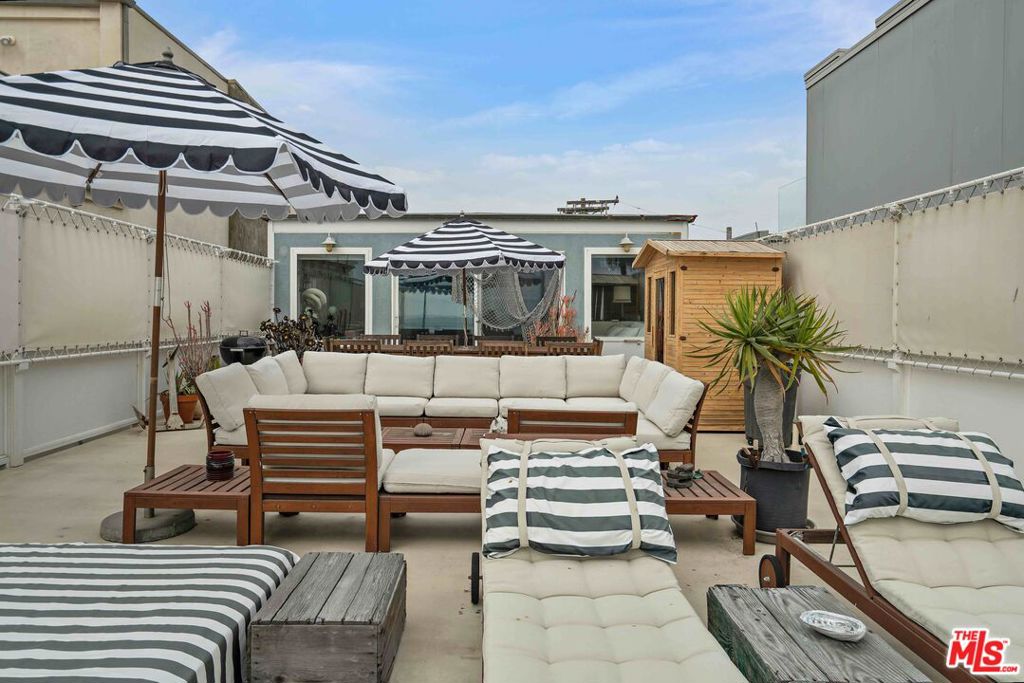 2909 Ocean Front Walk Property Photo 22