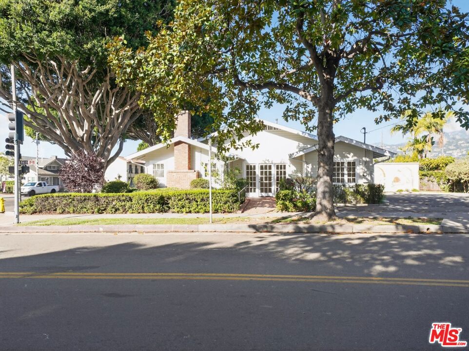 102 N Milpas Street Property Photo 6