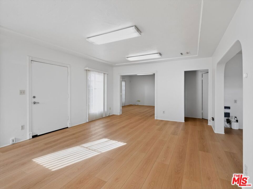 102 N Milpas Street Property Photo 10