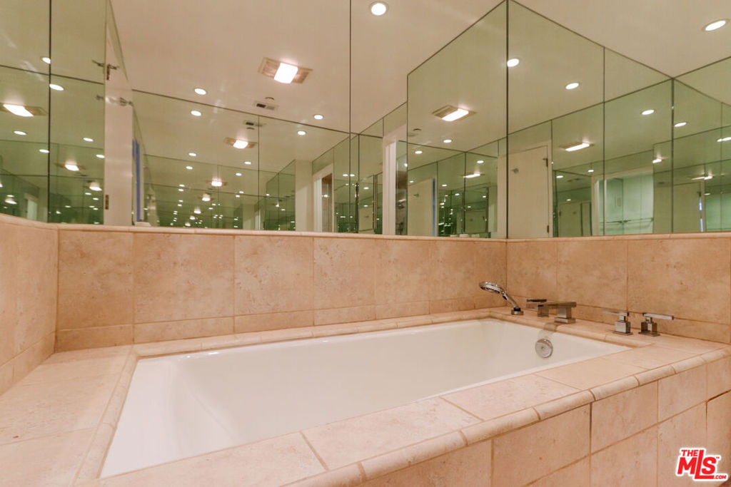 200 N Swall Drive 462 Property Photo 12